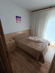 Postel nebo postele na pokoji v ubytování Hostal Alhambra