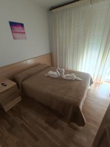 Postel nebo postele na pokoji v ubytování Hostal Alhambra