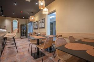 a dining room with tables and chairs in a restaurant at Hotel La Grava in El Morell