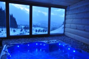 Výhľad na hory alebo výhľad na hory priamo z of the bed and breakfast