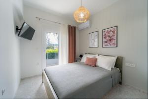 A bed or beds in a room at Villa Giota Luxury Living