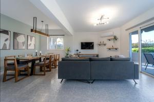 A television and/or entertainment centre at Villa Giota Luxury Living