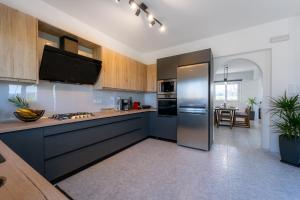 A kitchen or kitchenette at Villa Giota Luxury Living