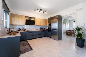 A kitchen or kitchenette at Villa Giota Luxury Living