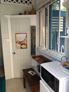 Dapur atau dapur kecil di Cosy Hut