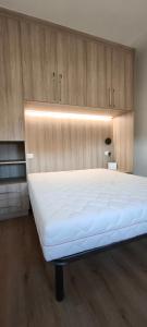 Postel nebo postele na pokoji v ubytování Pomposa Comfort Quattro see view apartment + 33 fotografií