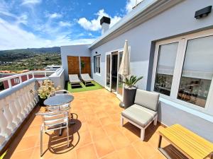 Ein Balkon oder eine Terrasse in der Unterkunft La Casita del Arco Ático