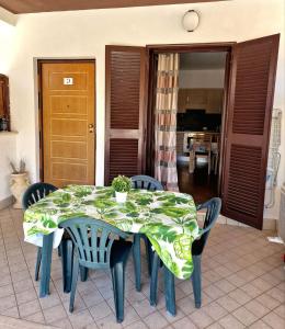 Gambar di galeri bagi 7 min Airport, 15 min Fiera di Roma, WiFi, Garden, 2 TV HD di Fiumicino