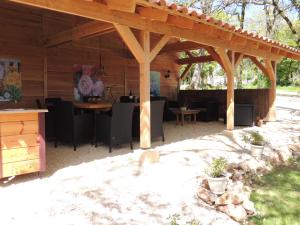 Restaurace v ubytování Chambre d'hôte L'Arrivée