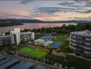 Naturlandskabet i nærheden af resortet