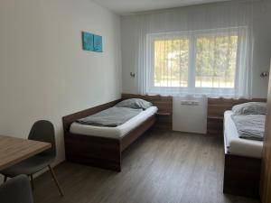 Gulta vai gultas numurā naktsmītnē FarawayHomes Aparthotel Krems