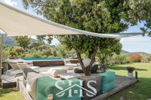 Bazén v ubytování Villa Elena - Oasi di Charme con piscina nebo v jeho okolí