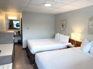 Postel nebo postele na pokoji v ubytování Departure Bay Motel
