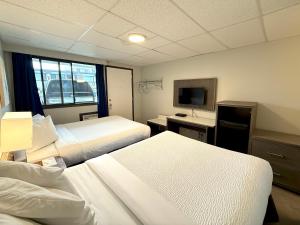 Postel nebo postele na pokoji v ubytování Departure Bay Motel