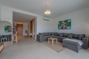 Posezení v ubytování Chic 1 BR with private jacuzzi