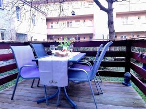 a table and chairs sitting on a wooden deck at Outdoor new apartmán blízko centra in Nivy