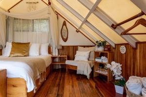 Postel nebo postele na pokoji v ubytování Monteverde Alas Glamping