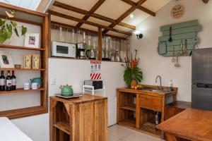 Kuchyň nebo kuchyňský kout v ubytování Monteverde Alas Glamping