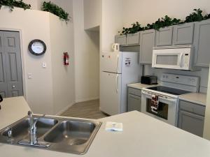 Cucina o angolo cottura di Ideal Location On A Golf Complex