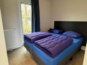 Ένα ή περισσότερα κρεβάτια σε δωμάτιο στο Chalet in Hengelo near Nature Reserves