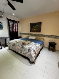 a bedroom with a bed in a room at Casa Enna in Isla Mujeres