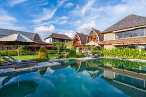 Бассейн в Canggu Wooden Green Paradise или поблизости