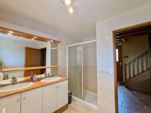 Imagine din galeria proprietății Gîte familial 12 pers. proche Valençay, ZooParc de Beauval et Châteaux de la Loire, parc arboré et jeux - FR-1-591-113 în Vicq-sur-Nahon +27 fotografii
