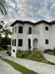 Φωτογραφία από το άλμπουμ του Villa Serenity Garden Apartment στο Νεγκρίλ
