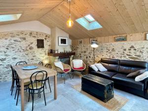 a living room with a couch and a table at Maison rénovée, loft artiste, Brem Sur Mer, 3 pers, WIFI - FR-1-231-336 in Brétignolles-sur-Mer