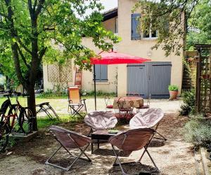 Zahrada ubytování Les Marronniers Charmant petit appartement a La Tour d'Aigues Vaucluse