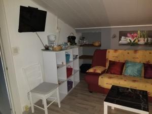 Posezení v ubytování Les Marronniers Charmant petit appartement a La Tour d'Aigues Vaucluse