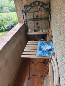 Posezení v ubytování Les Marronniers Charmant petit appartement a La Tour d'Aigues Vaucluse