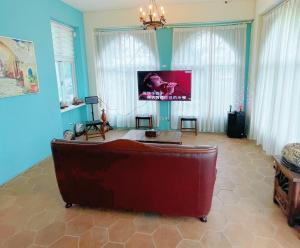 Televizorius ir (arba) pramogų centras apgyvendinimo įstaigoje Ding Shian B&B
