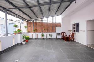 an empty room with plants in a building at Khách Sạn Hoàng Phú in Vung Tau