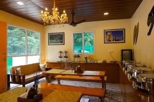 Photo de la galerie de l'établissement Chinar Luxury Tent Retreat in Majkhali, à Chaubattia