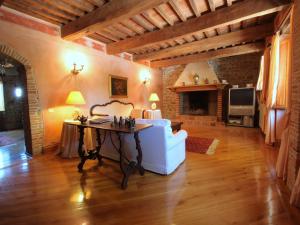 Posedenie v ubytovaní Exquisite Villa in San Venanzo with Private Pool