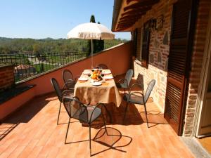 A balcony or terrace at Air-conditioned flat with pool and wellness area