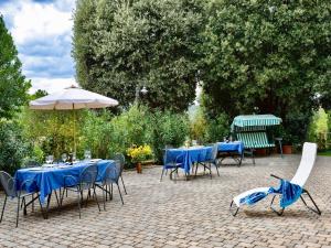A garden outside Air-conditioned flat with pool and wellness area