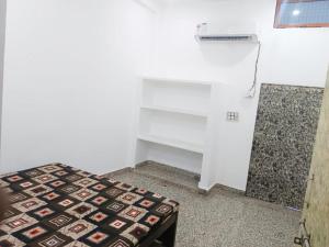 Fotografie z fotogalerie ubytování INN Shyam Bihari Guest House 500 Meter Ram mandi v destinaci Ayodhya