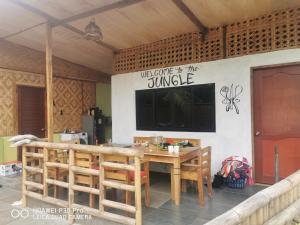 TV a/nebo společenská místnost v ubytování Jungle
