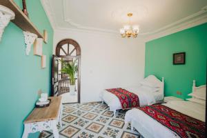 a bedroom with green and white walls and a bed at 一千零一夜喀什古城民宿 Kashgar Ancient City Scenic Area in Kashgar