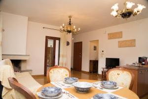 TV a/nebo společenská místnost v ubytování Unlimited view - elegant apt 59 m2 w 37 m2 balc w prk