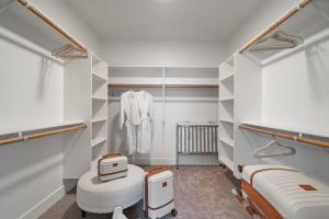 Imagine din galeria proprietății Luxury Home, 5BR, 4BT, Near Portland DT, Game Room, Nature Trails în Portland +64 fotografii