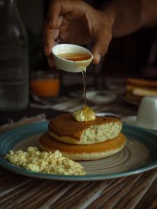 Makanan di atau berdekatan rumah tamu ini