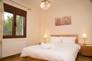 Postel nebo postele na pokoji v ubytování Unlimited view - elegant apt 59 m2 w 37 m2 balc w prk