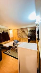 Kuchyň nebo kuchyňský kout v ubytování Manu Villa, Manali - independent luxury villas for family