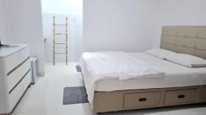 Postel nebo postele na pokoji v ubytování Lilin Stay + 11 fotografií