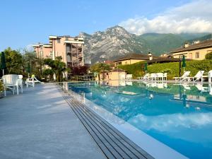 Nespecifikovaný výhled na hory nebo výhled na hory při pohledu z hotelu