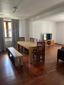 Telewizja i/lub zestaw kina domowego w obiekcie CYPRYS apartamenty dla rodzin z Dziećmi Władysławowo