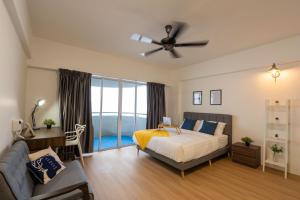 a bedroom with a bed and a ceiling fan at Happy Stay Golden Hills Genting in Genting Highlands